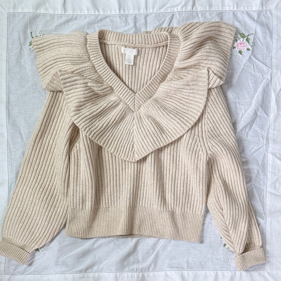 H&M Cream Ruffled V-Neck Sweater - Picture 3 of 8